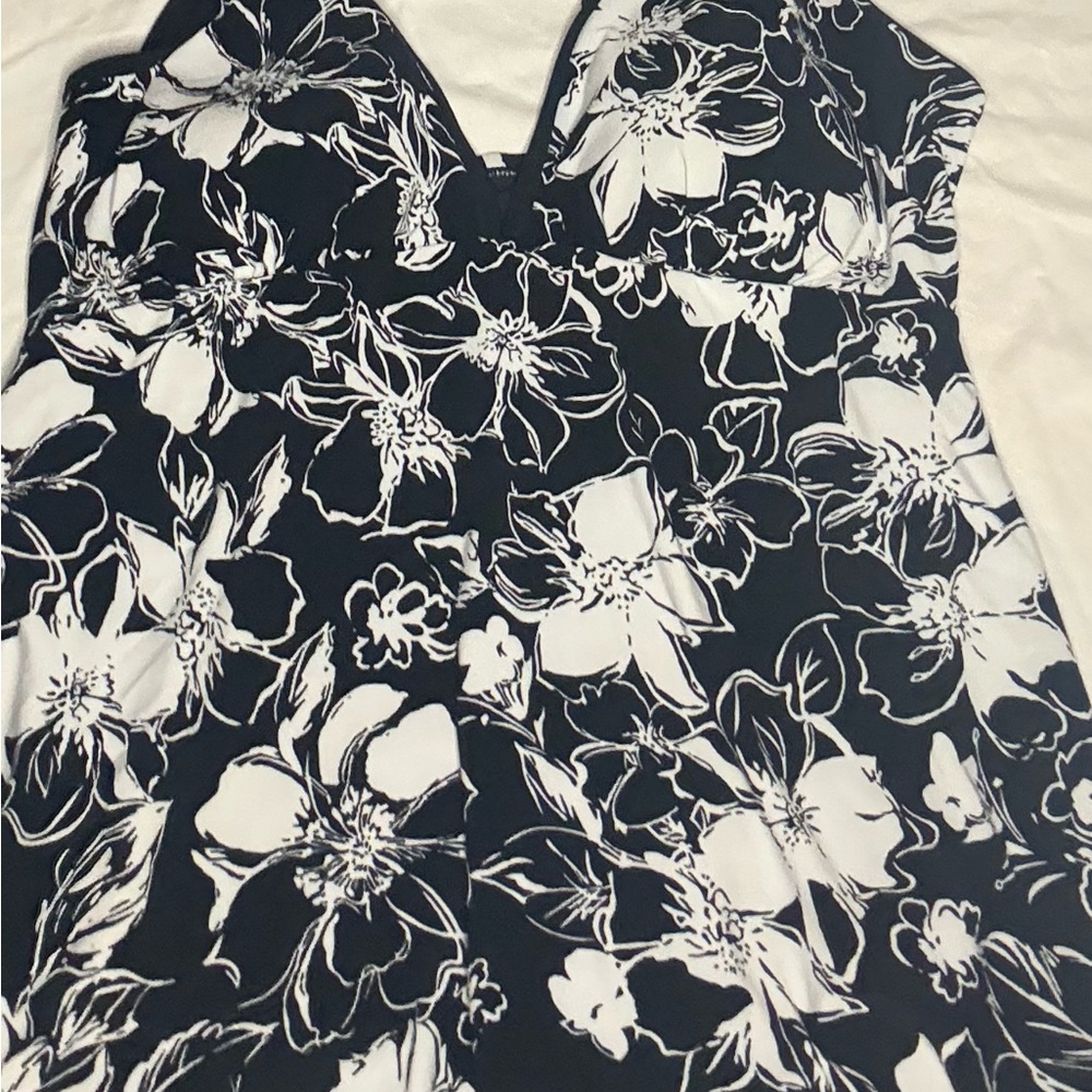 Floral Black and White Strappy swimwear - Picture 2 of 9